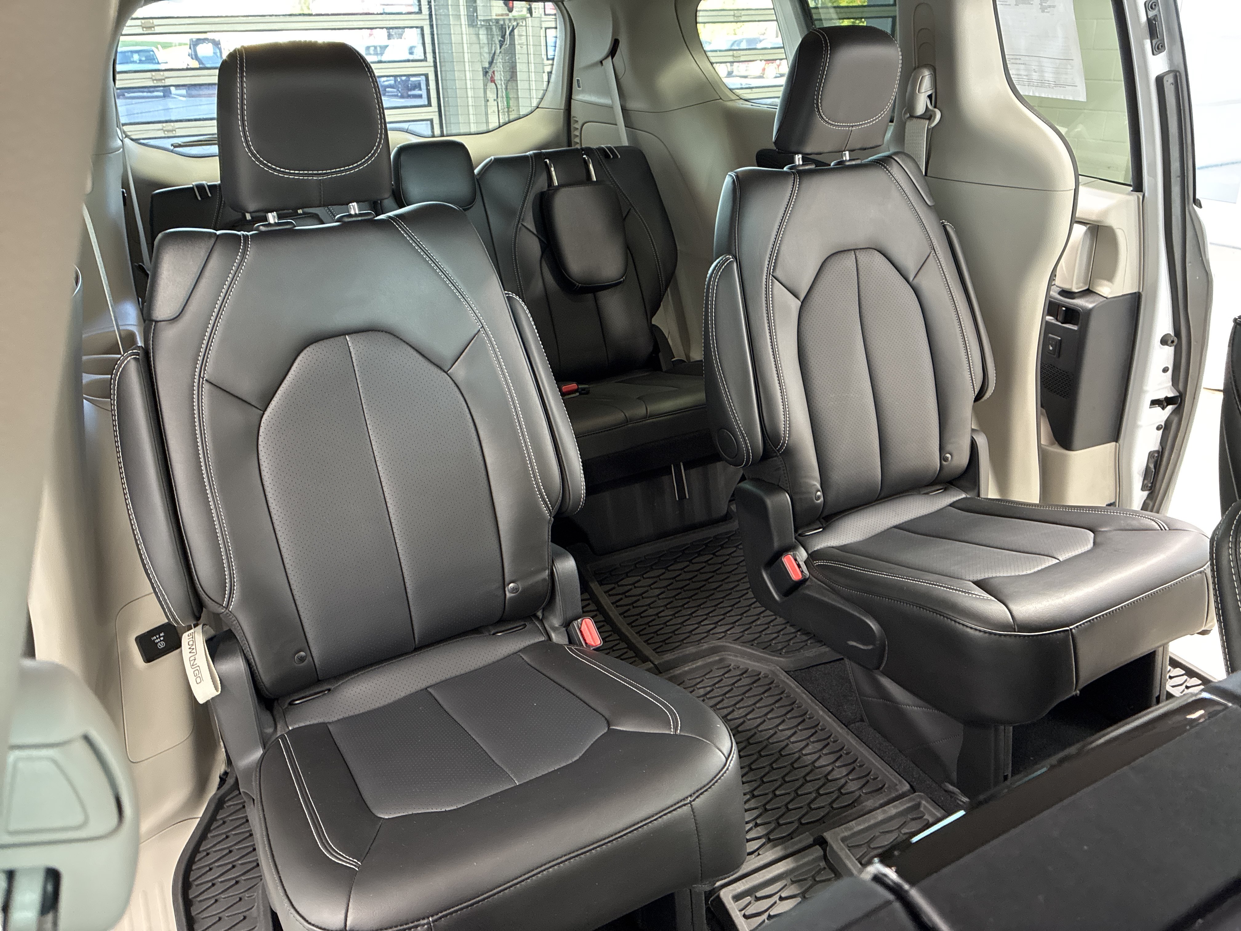 Certified 2024 Chrysler Pacifica Touring-L w/ Uconnect Theater Family Group AWD/4WD image 14