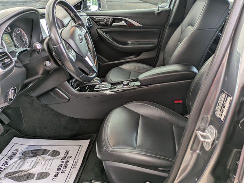 Used 2017 INFINITI QX30 Premium w/ Navigation Package FWD image 9