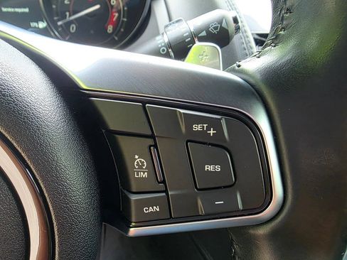 Used 2018 Jaguar F-TYPE Coupe RWD image 20