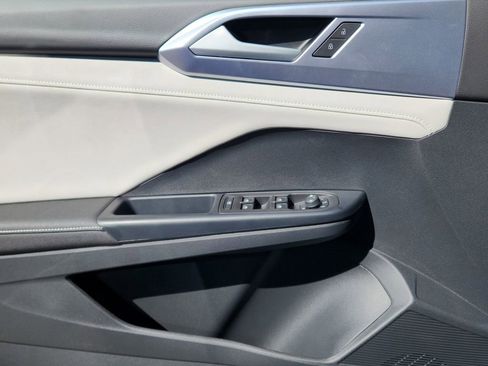 New 2025 Volkswagen Taos SE image 7