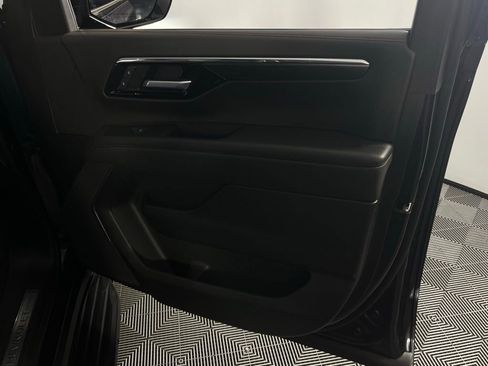 Used 2025 Chevrolet Suburban RST image 36