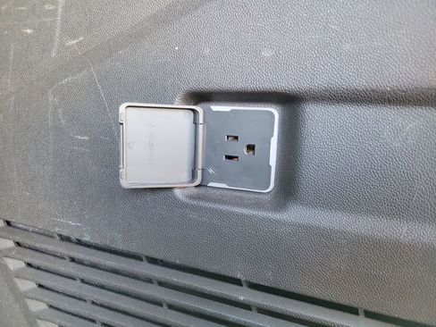 Used 2024 Chevrolet Suburban LT image 10