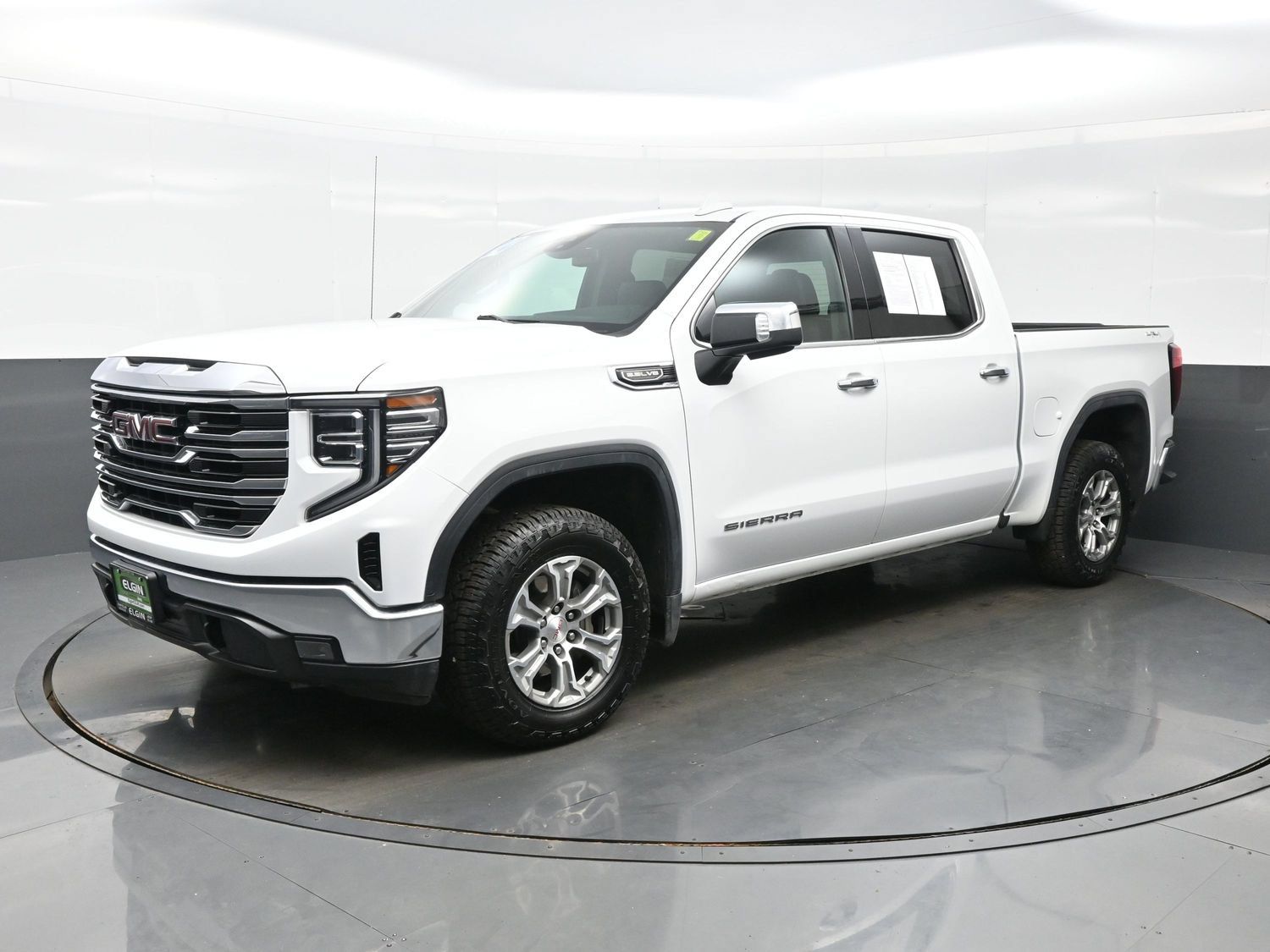 Used 2024 GMC Sierra 1500 SLT AWD/4WD image 2