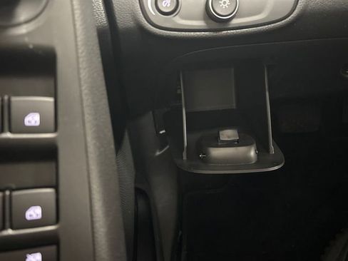 Used 2022 Chevrolet Trax LT w/ LT Convenience Package image 56