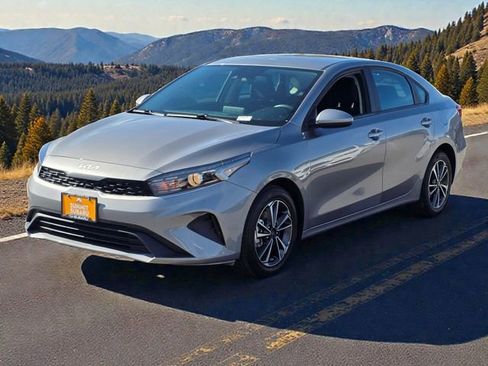 Used 2024 Kia Forte LXS FWD image 4