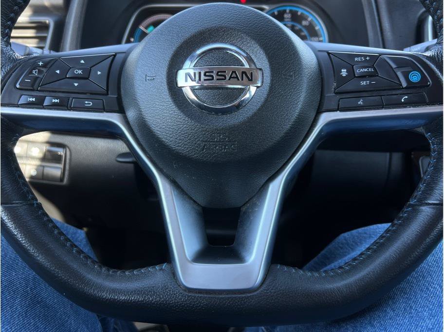 Used 2018 Nissan Leaf SV w/ SV Technology Package FWD image 11