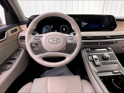 Certified 2025 Hyundai Palisade Limited AWD/4WD image 5