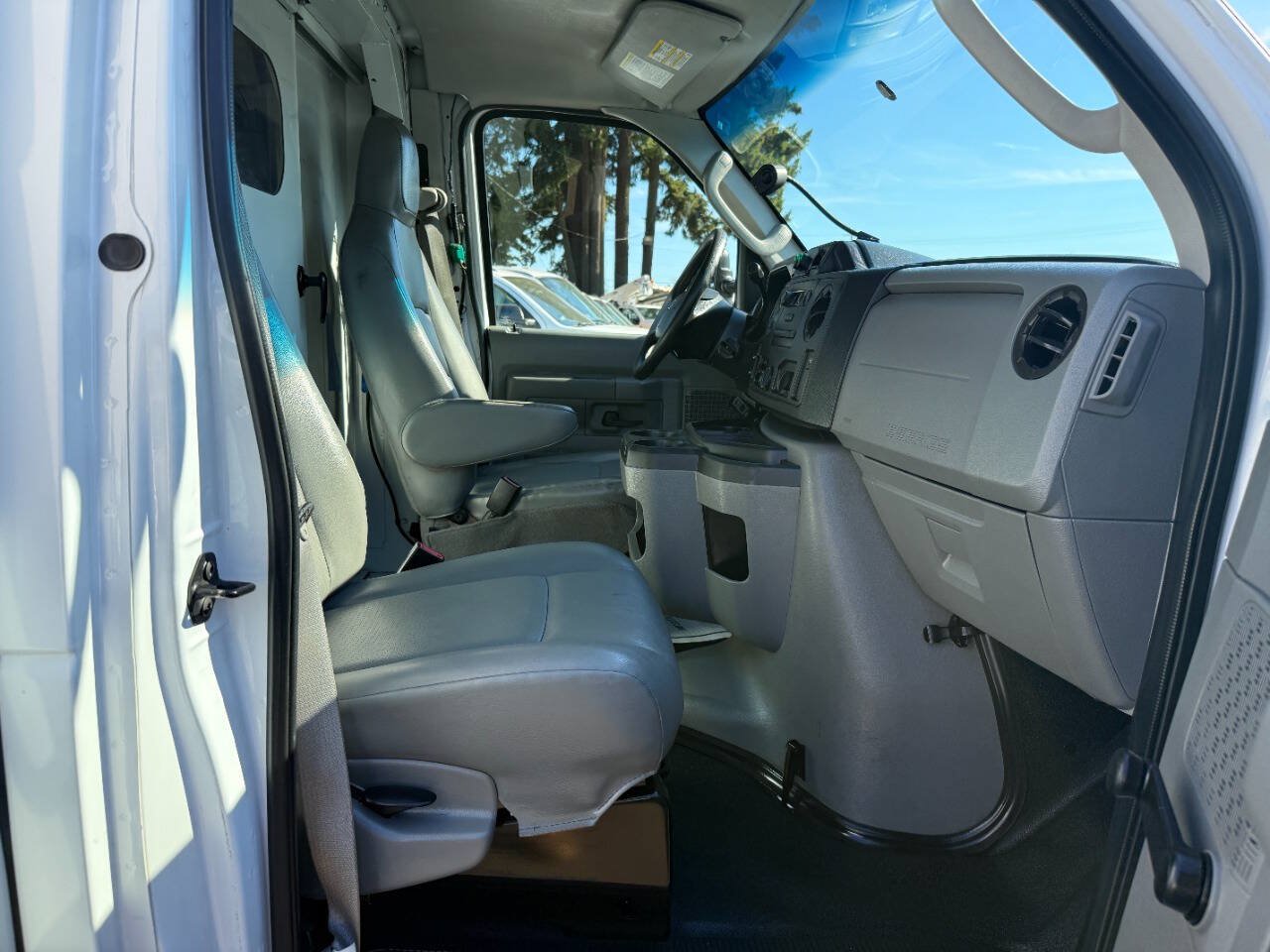 Used 2013 Ford E-350 and Econoline 350 Super Duty RWD image 38