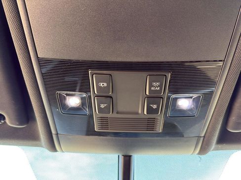 Used 2022 Volkswagen Atlas Cross Sport SE image 20