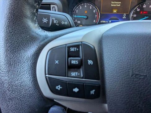 Used 2021 Ford Explorer XLT image 9