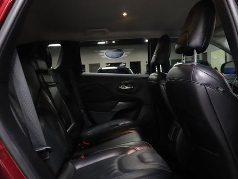 Used 2019 Jeep Cherokee Limited image 19