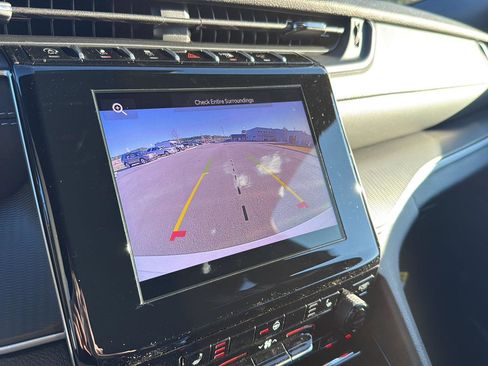 New 2025 Jeep Grand Cherokee Altitude image 19