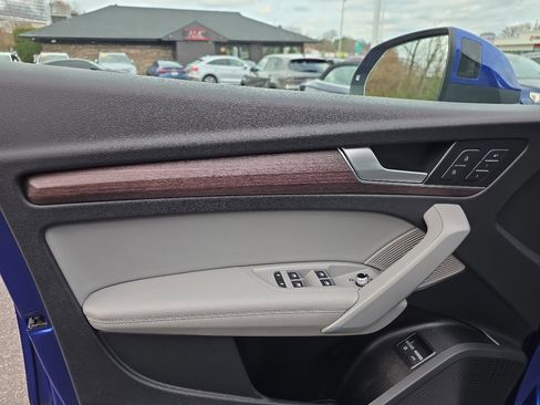 Used 2021 Audi Q5 e Premium Plus w/ Premium Plus Package image 26