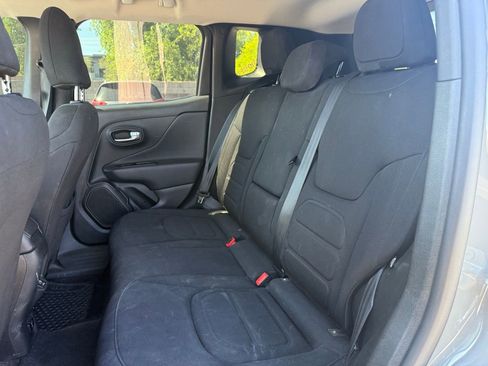 Used 2022 Jeep Renegade Latitude w/ Convenience Group image 9