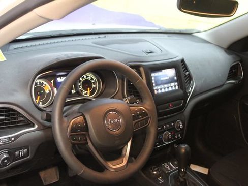 Used 2021 Jeep Cherokee Latitude AWD/4WD image 14