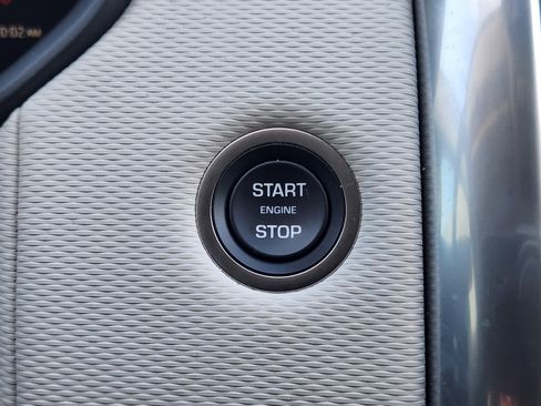 Used 2025 Land Rover Discovery Dynamic SE image 20