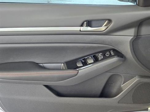 New 2025 Nissan Altima 2.5 SR image 15