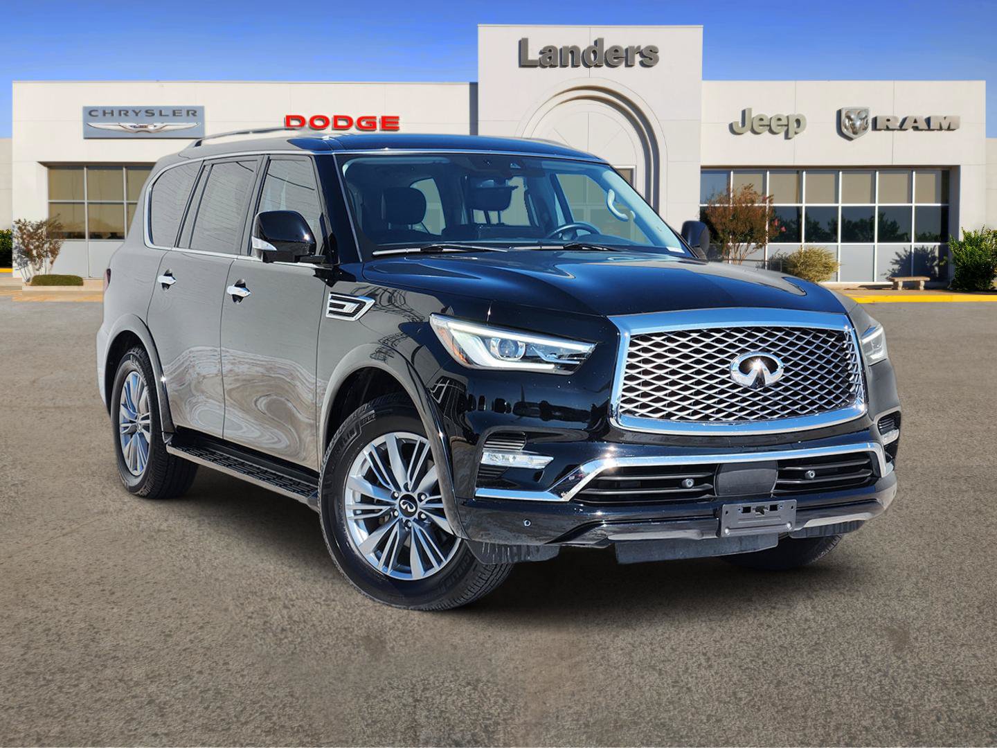 Used 2023 INFINITI QX80 Luxe w/ Cargo Package AWD/4WD image 1