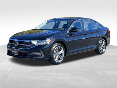 Used 2024 Volkswagen Jetta SE image 2