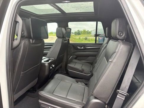 Used 2021 GMC Yukon Denali w/ Denali Premium Package AWD/4WD image 9