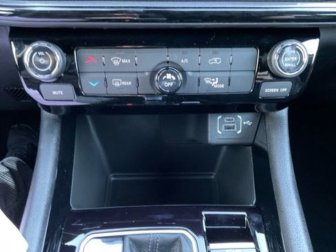 New 2026 Jeep Compass Latitude image 28