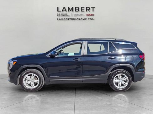 Used 2024 GMC Terrain SLE w/ Driver Convenience Package FWD image 2
