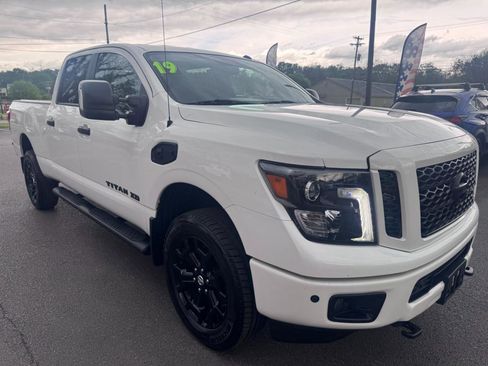 Used 2019 Nissan Titan SV w/ SV Convenience Package AWD/4WD image 1