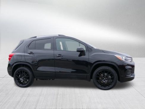Certified 2022 Chevrolet Trax LT w/ Midnight Edition image 2