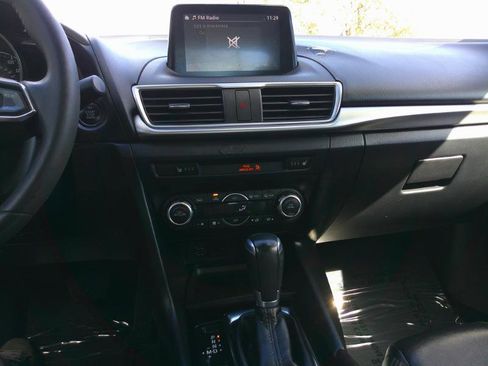 Used 2018 MAZDA MAZDA3 Touring image 15