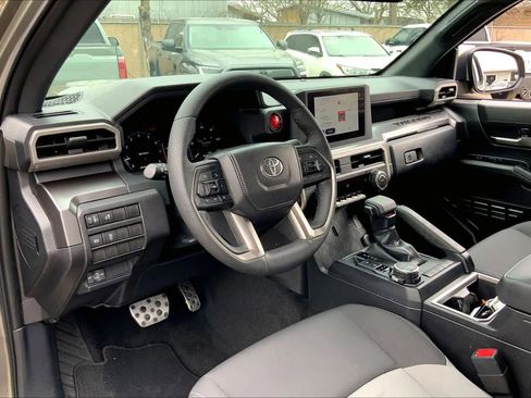 Used 2025 Toyota Tacoma TRD Sport image 17