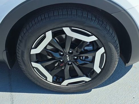 Certified 2025 Kia Telluride EX w/ EX Captain's Chair Package AWD/4WD image 10