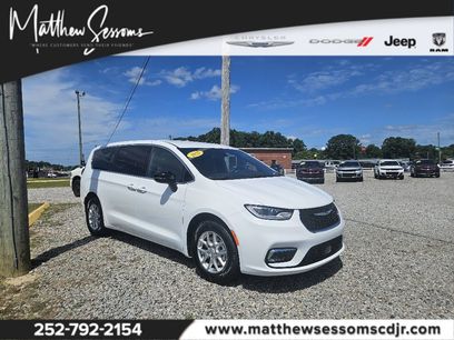 New 2025 Chrysler Pacifica Select