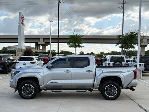 Used 2025 Toyota Tacoma TRD Sport image 6