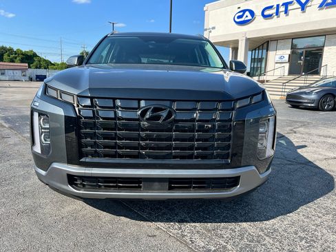 Used 2023 Hyundai Palisade SEL FWD image 2