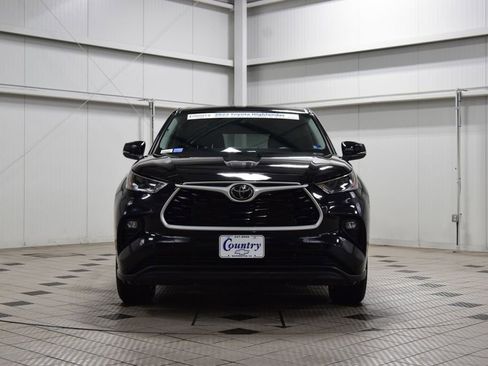 Used 2023 Toyota Highlander LE AWD/4WD image 2