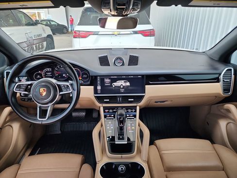 Used 2020 Porsche Cayenne AWD/4WD image 17