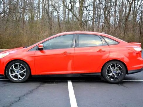 Used 2014 Ford Focus SE w/ Equipment Group 201A image 8