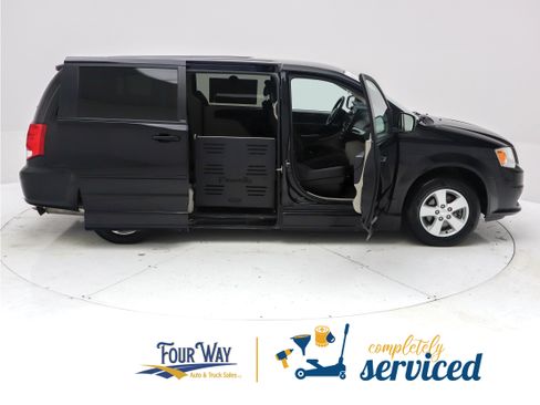 Used 2013 Dodge Grand Caravan SE FWD image 4