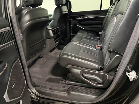 Used 2023 Jeep Wagoneer L Series II AWD/4WD image 47