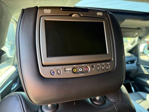 Used 2018 Cadillac Escalade ESV Platinum AWD/4WD image 18