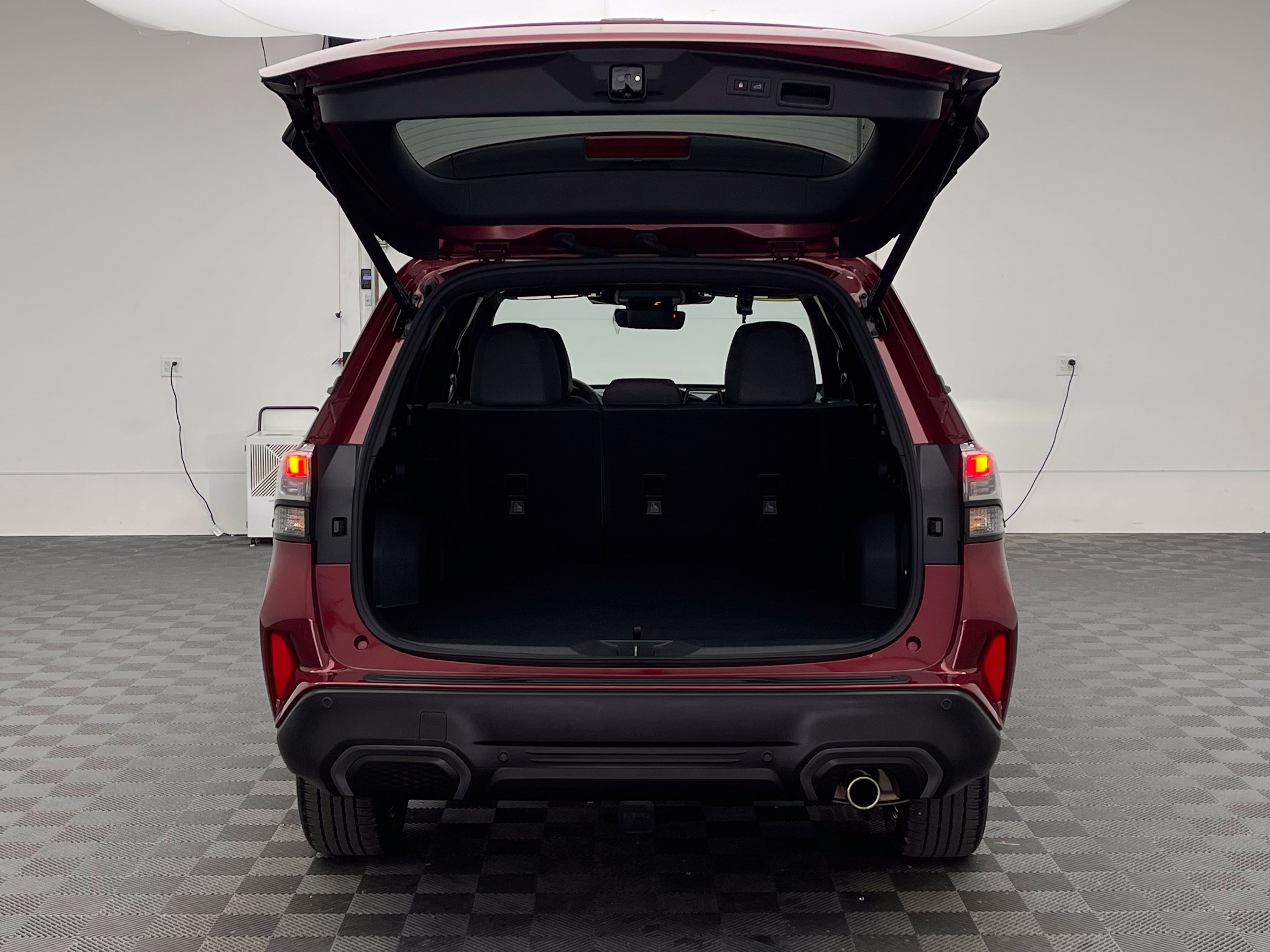 Used 2025 Subaru Forester Limited AWD/4WD image 9