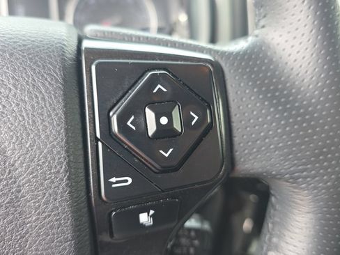 Used 2022 Toyota 4Runner TRD Off-Road AWD/4WD image 27