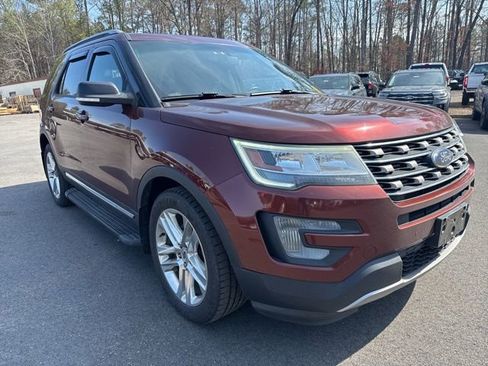 Used 2016 Ford Explorer XLT w/ Equipment Group 202A image 7