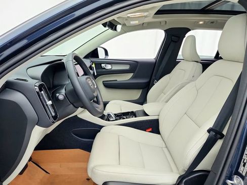 New 2026 Volvo XC40 B4 Plus w/ Climate Package image 17