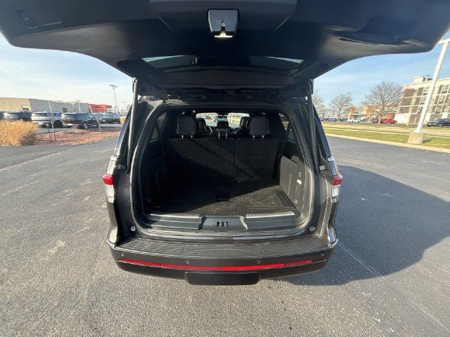 Used 2023 Lincoln Navigator L Reserve AWD/4WD image 27