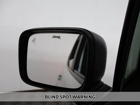 Used 2022 Jeep Renegade Latitude AWD/4WD image 4
