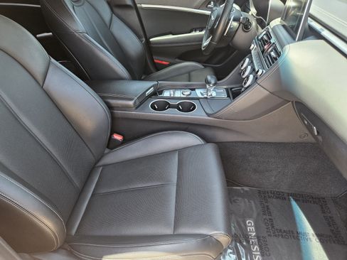 Used 2020 Genesis G70 2.0T RWD image 6