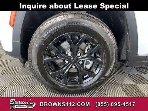 Used 2026 Jeep Grand Cherokee Altitude AWD/4WD image 10