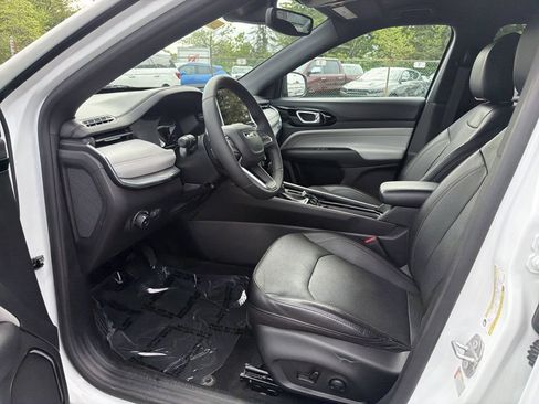 Used 2023 Jeep Compass Limited AWD/4WD image 11