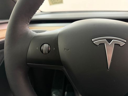 Used 2023 Tesla Model Y Long Range AWD/4WD image 13